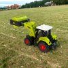 hračka traktor b2